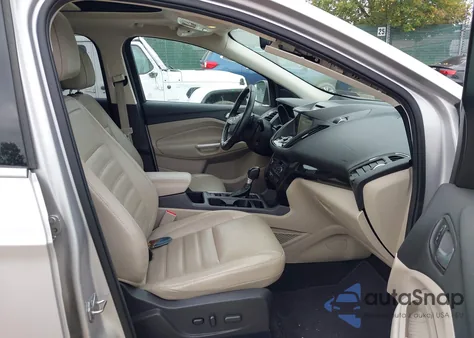 2017 Ford Escape Titanium из США, поврежденный, VIN 1FMCU0J9XHUA75058